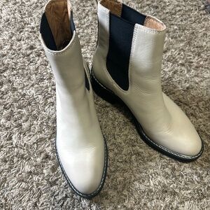 Madewell Leather Chelsea Ankle Boots Cream Slip-On Minimalist Women’s Size 10